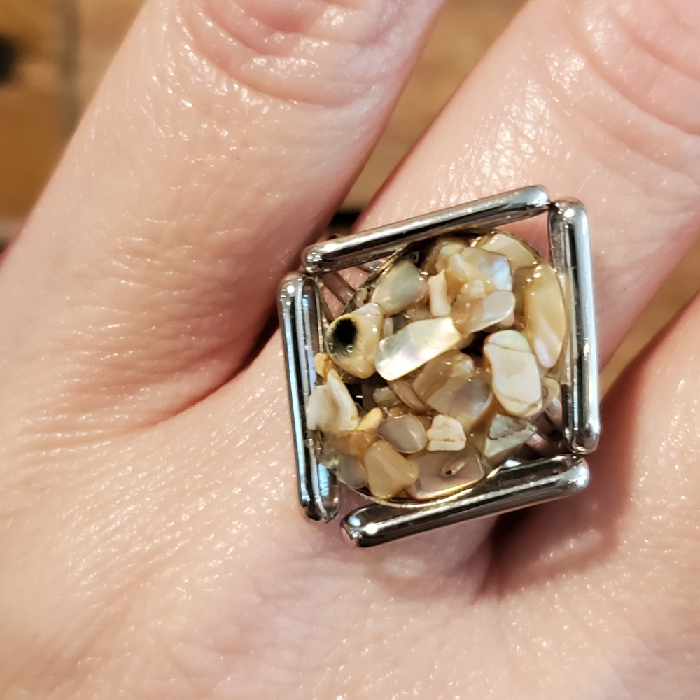 Adjustable silvertone & shell fragment ring